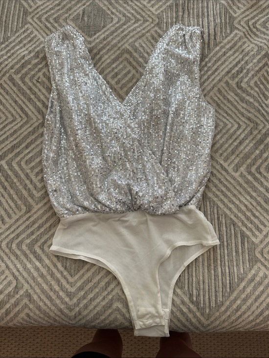 Other - Sequin V-Neck Bodysuit in Silver